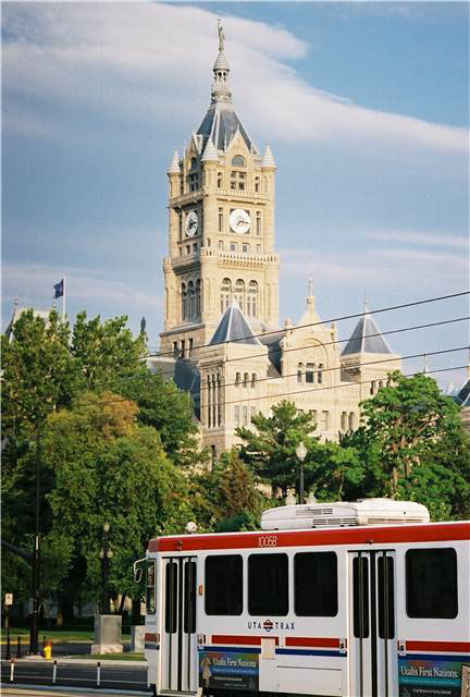 trax train in downtown salt lake city